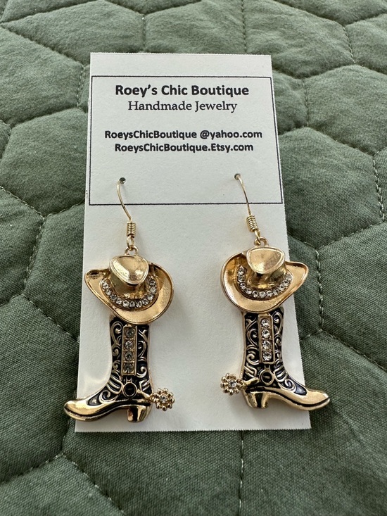 Roey’s Chic Boutique Jewelry - Gold Western Cowboy Boot & Hat Dangle Earrings 18k GP Ear Wires